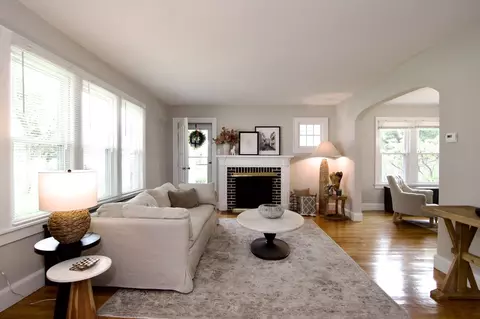 Living - 25 Webber St, Springfield, MA 01108 photo 2 of 3
