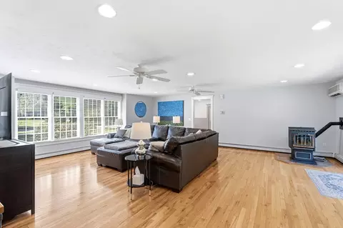 Living - 14 King Philip Path, Mendon, MA 01756 photo 2 of 3