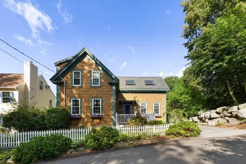 3 Spring Ln, Rockport, MA 01966