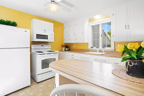 Kitchen - 4 Stanton Rd, Stoneham, MA 02180 photo 2 of 5