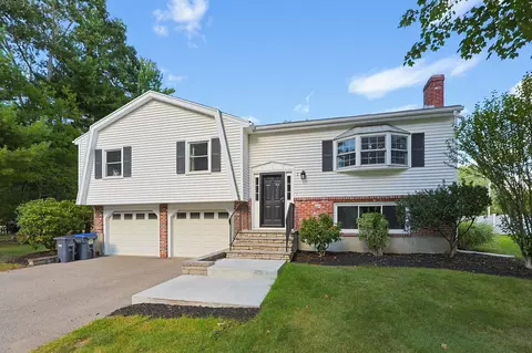1 Garrison Dr, Plainville, MA 02762
