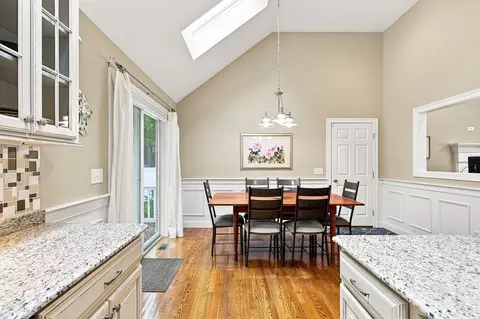 Dining - 40 Settlers Ln, Hyannis, MA 02601 photo 3 of 4