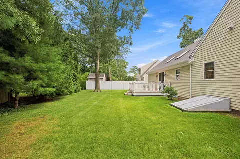 Exterior - 40 Settlers Ln, Hyannis, MA 02601 photo 4 of 10