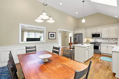 Dining - 40 Settlers Ln, Hyannis, MA 02601 photo 2 of 4