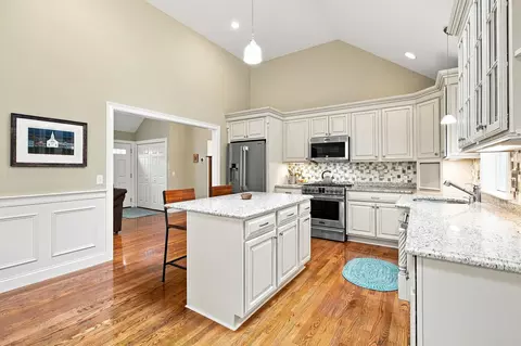Kitchen - 40 Settlers Ln, Hyannis, MA 02601 photo 4 of 5