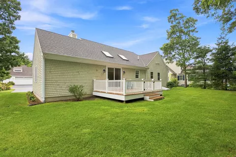 Exterior - 40 Settlers Ln, Hyannis, MA 02601 photo 6 of 10