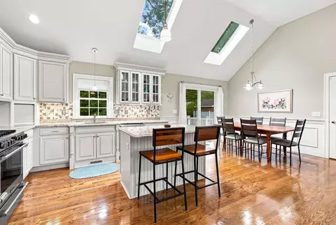 Kitchen - 40 Settlers Ln, Hyannis, MA 02601 photo 3 of 5