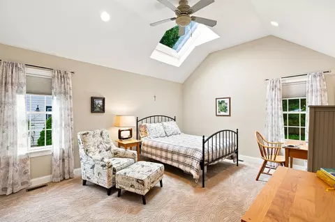 Bedroom - 40 Settlers Ln, Hyannis, MA 02601 photo 3 of 3