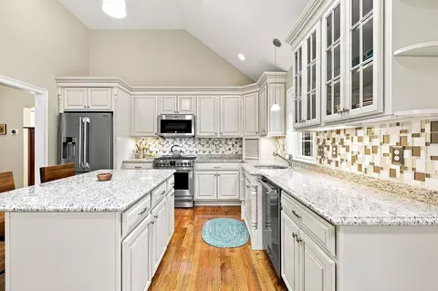 Kitchen - 40 Settlers Ln, Hyannis, MA 02601 photo 5 of 5