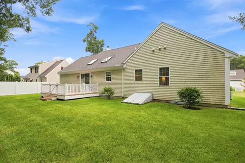Exterior - 40 Settlers Ln, Hyannis, MA 02601 photo 5 of 10