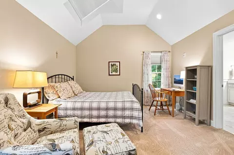 Bedroom - 40 Settlers Ln, Hyannis, MA 02601 photo 1 of 3