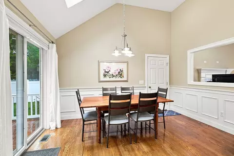 Dining - 40 Settlers Ln, Hyannis, MA 02601 photo 4 of 4