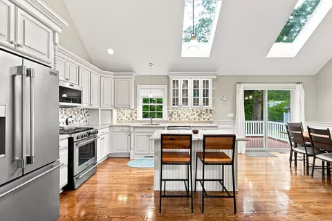 Kitchen - 40 Settlers Ln, Hyannis, MA 02601 photo 1 of 5