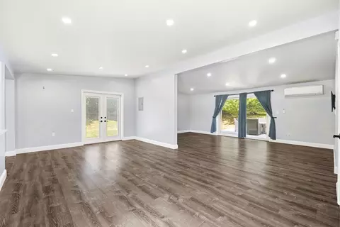 Living - 23 Joseph Rd, Framingham, MA 01701 photo 1 of 10