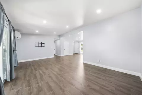 Living - 23 Joseph Rd, Framingham, MA 01701 photo 10 of 10