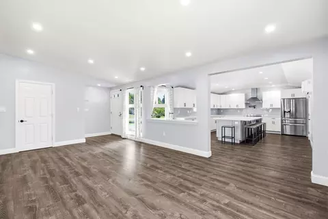 Living - 23 Joseph Rd, Framingham, MA 01701 photo 4 of 10
