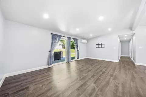 Living - 23 Joseph Rd, Framingham, MA 01701 photo 8 of 10