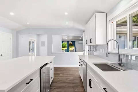 Kitchen - 23 Joseph Rd, Framingham, MA 01701 photo 6 of 9