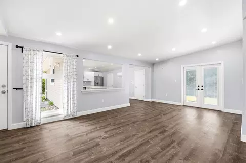Living - 23 Joseph Rd, Framingham, MA 01701 photo 2 of 10