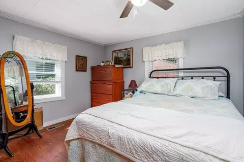 Bedroom - 419 Harvard Ave, Athol, MA 01331 photo 5 of 6