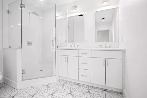 Bath - 197 Vine St, Everett, MA 02149 photo 2 of 4