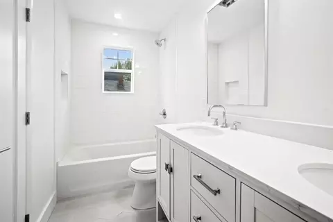 Bath - 197 Vine St, Everett, MA 02149 photo 3 of 4