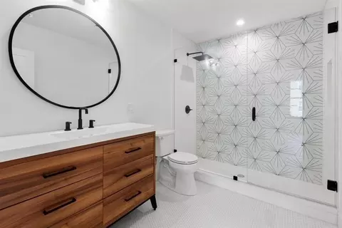 Bath - 197 Vine St, Everett, MA 02149 photo 4 of 4