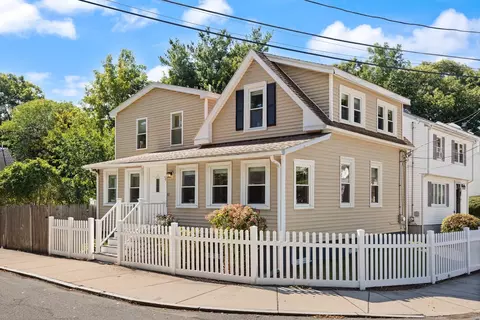 76 Saunders St, Medford, MA 02155