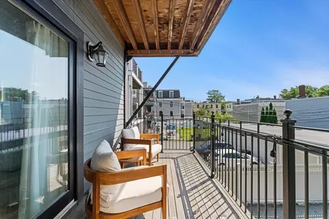 Exterior - 861 E 2nd St #3, Boston, MA 02127 photo 2 of 6