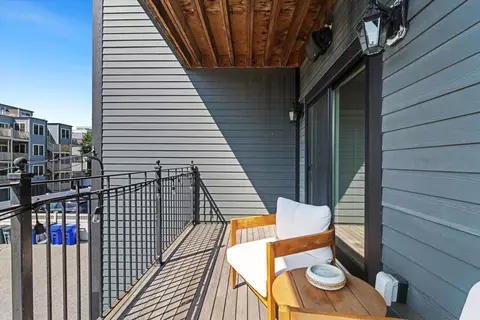 Exterior - 861 E 2nd St #3, Boston, MA 02127 photo 3 of 6