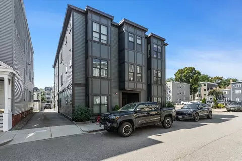 Exterior - 861 E 2nd St #3, Boston, MA 02127 photo 4 of 6