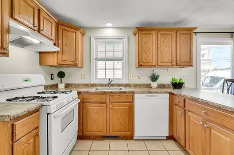 Kitchen - 5 Wright St #B, Lowell, MA 01854 photo 4 of 5