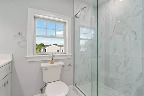 Bath - 140 Main St #E, Upton, MA 01568 photo 3 of 4