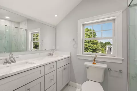 Bath - 140 Main St #E, Upton, MA 01568 photo 2 of 4