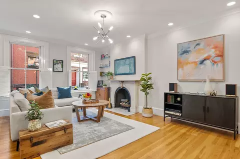 41 Pinckney St #1, Boston, MA 02114