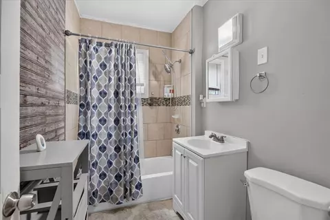 Bath - 45 Middlesex St, Springfield, MA 01109 photo 1 of 2