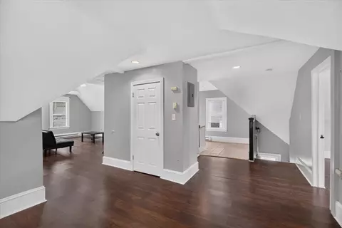 Entry Way - 45 Middlesex St, Springfield, MA 01109 photo 5 of 6