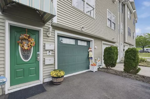Exterior - 51 Randall St, Worcester, MA 01606 photo 2 of 8