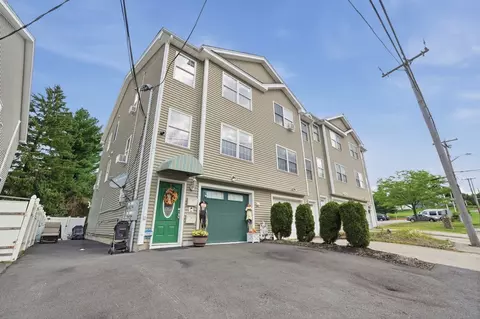 Exterior - 51 Randall St, Worcester, MA 01606 photo 3 of 8