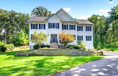 4 Murray Hill Cir, Wilmington, MA 01887