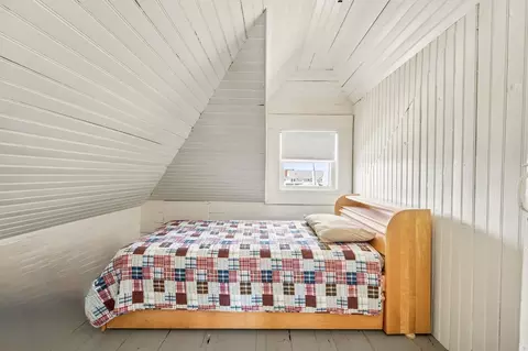 Bedroom - 331 Beach Ave, Hull, MA 02045 photo 5 of 6