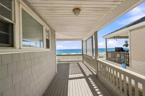 Exterior - 331 Beach Ave, Hull, MA 02045 photo 4 of 5