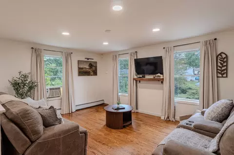 Living - 91 Wendell St, Athol, MA 01331 photo 1 of 2