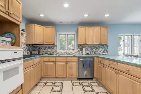 Kitchen - 26 Dwight Rd, Marshfield, MA 02050 photo 1 of 1