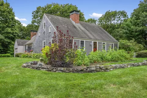 18 Manor Dr, Sandwich, MA 02537