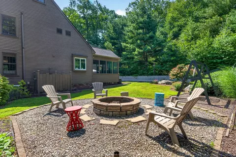 Exterior - 187 Blackstone St, Mendon, MA 01756 photo 4 of 11