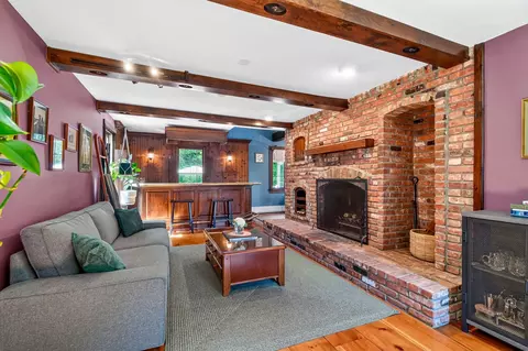 Living - 187 Blackstone St, Mendon, MA 01756 photo 2 of 4