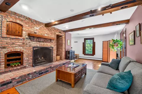 Living - 187 Blackstone St, Mendon, MA 01756 photo 3 of 4