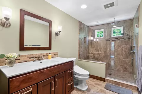 Bath - 187 Blackstone St, Mendon, MA 01756 photo 1 of 2