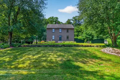 Exterior - 187 Blackstone St, Mendon, MA 01756 photo 3 of 11